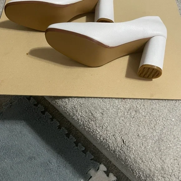 heels - Picture 3 of 4